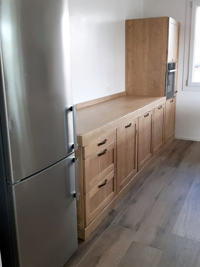 Linear kitchen with column and island INDUSTRIAL style kitchen entirely in solid wood 