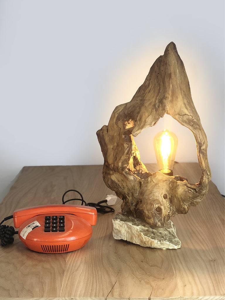 Lampada da tavolo Abat jour con radice d'albero e base in pietra h50cm prodotto artigianale NOSTRA PRODUZIONE