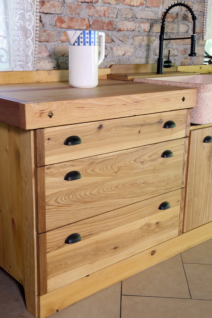 COUNTRY / RUSTIC style kitchen in solid ash and fir with stone sink, dishwasher ready, measures 280x65xh90 cm