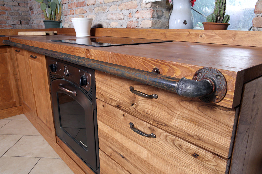 Cucina angolare stile INDUSTRIAL / COUNTRY TUTTO legno massello finitura ad effetto rovinato predisposizione elettrodomestici 280x160x65xh87 cm