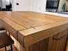 Isola Cucina con piano snack a sbalzo in stile INDUSTRIAL mod. PATRIZIA in legno massello e sgabelli opzionali misure 140x110xh90 cm