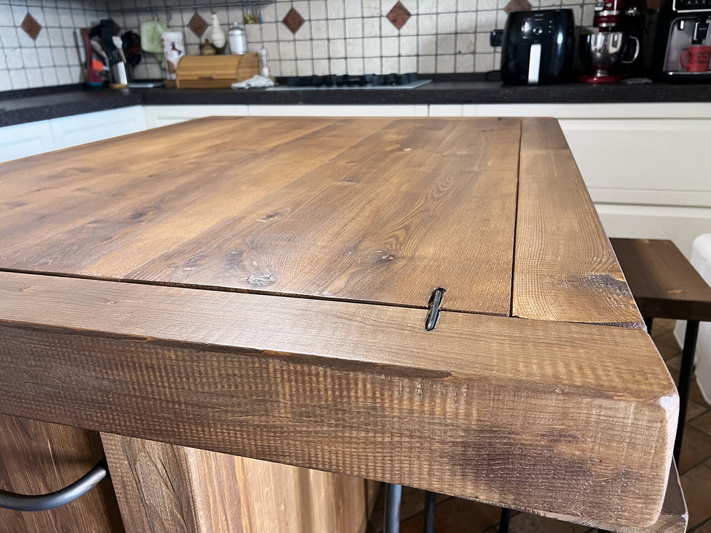 Isola Cucina con piano snack a sbalzo in stile INDUSTRIAL mod. PATRIZIA in legno massello e sgabelli opzionali misure 140x110xh90 cm