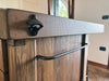 Isola Cucina con piano snack a sbalzo in stile INDUSTRIAL mod. PATRIZIA in legno massello e sgabelli opzionali misure 140x110xh90 cm