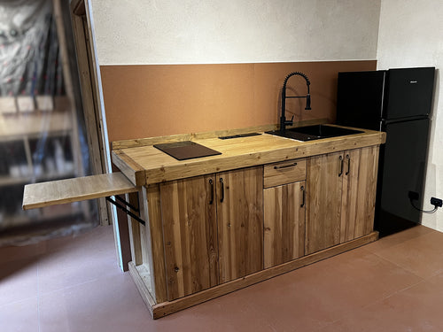 Miniküche im rustikalen Stil, Modell Veneto, mit Klapptisch, Kochfeld, Spüle und Mischbatterie inklusive, 200 x 60 x 90 cm, komplett aus Massivholz