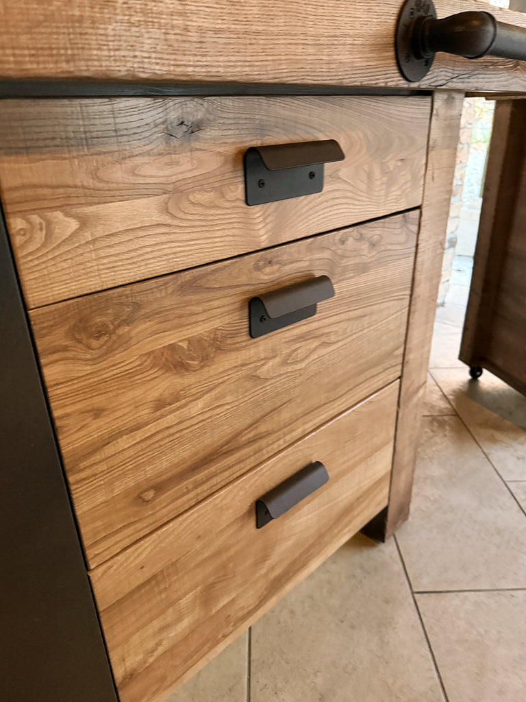 Mini Cucina ERIKA accessoriata in legno massello – Stile Banco Falegname Industrial, misure personalizzabili (240×65×94 cm)