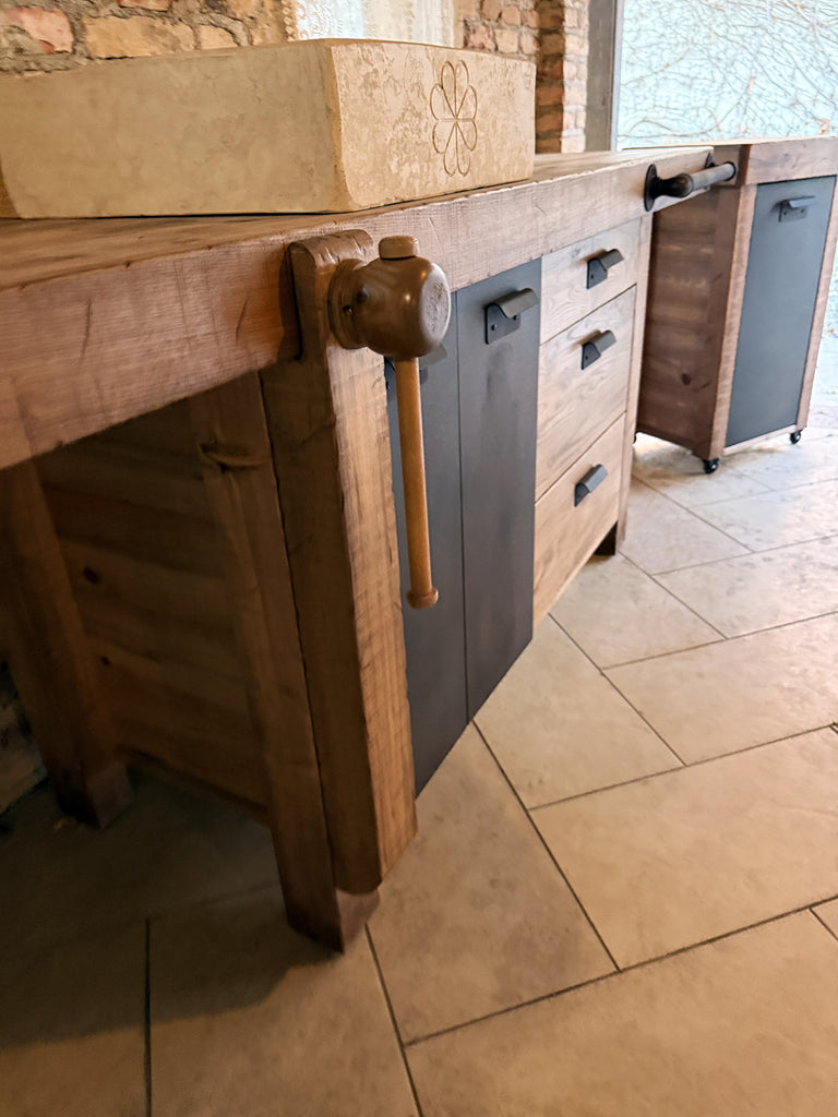 Mini Cucina ERIKA accessoriata in legno massello – Stile Banco Falegname Industrial, misure personalizzabili (240×65×94 cm)