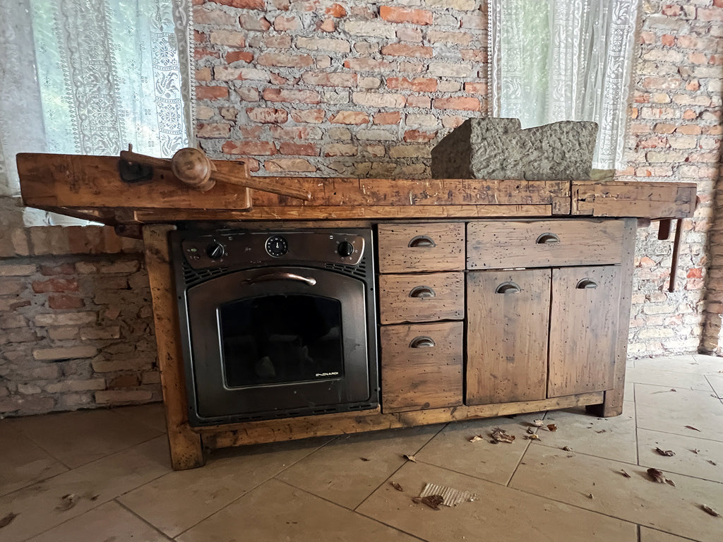 Mini Cucina realizzata su VERO BANCO DA FALEGNAME restaurato in legno massello | lavabo ed elettrodomestici ESCLUSI | misure 212x95xH90 cm