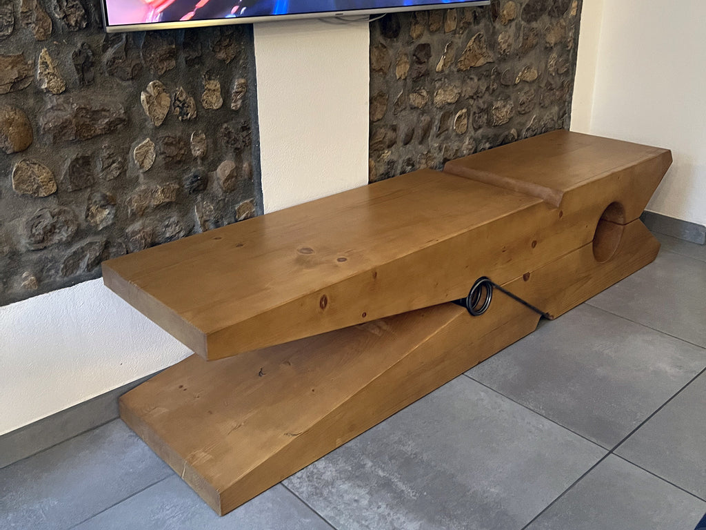 Panca di design  a forma di MOLLETTA GIGANTE in legno massello di abete misure 190x45xh43 cm