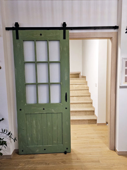 Porta scorrevole con inglesina in vetro stile INDUSTRIAL legno massello verde salvia scorrimento su binario 100xh220 cm spessore 42mm personalizzabile