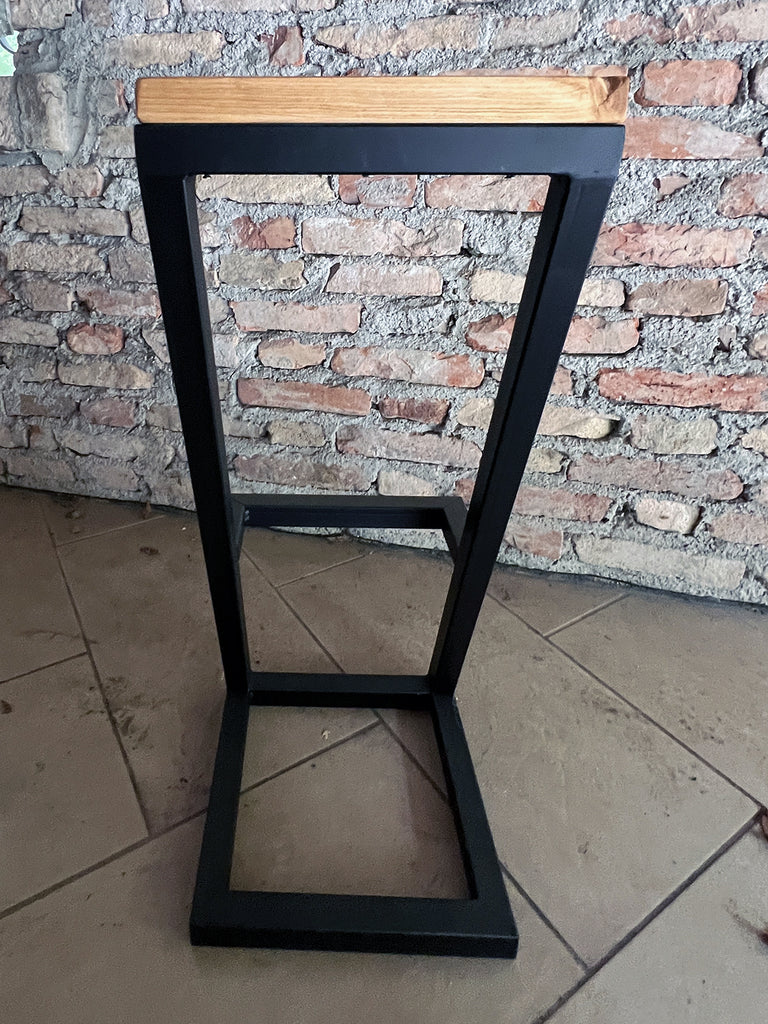 Sgabelli alti Z-01 / Z-02 | Design a “Z” INDUSTRIAL in legno massello e metallo – H.75 cm PERSONALIZZABILI