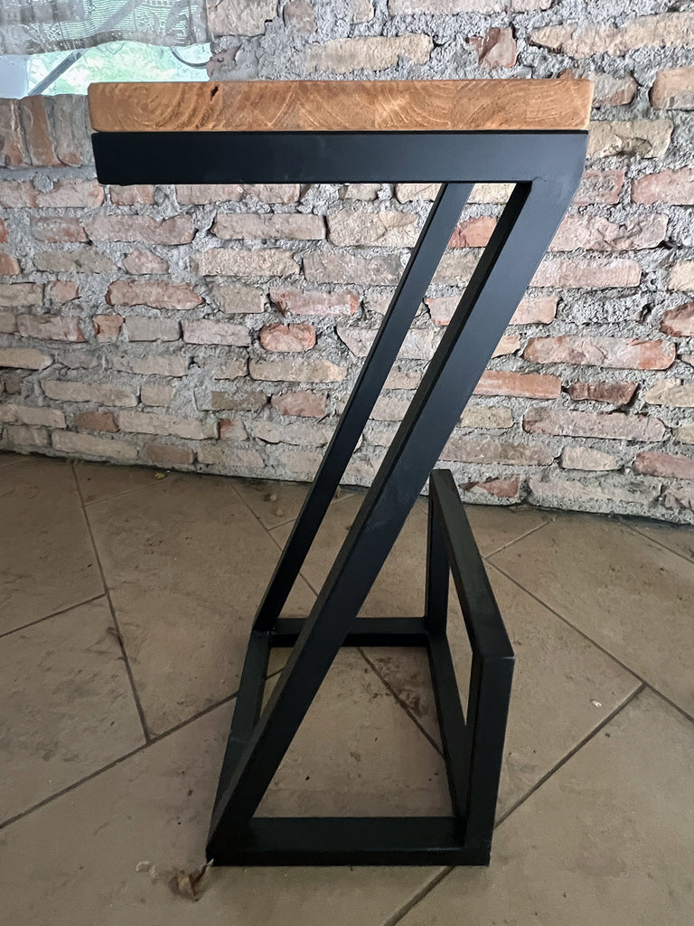 Sgabelli alti Z-01 / Z-02 | Design a “Z” INDUSTRIAL in legno massello e metallo – H.75 cm PERSONALIZZABILI