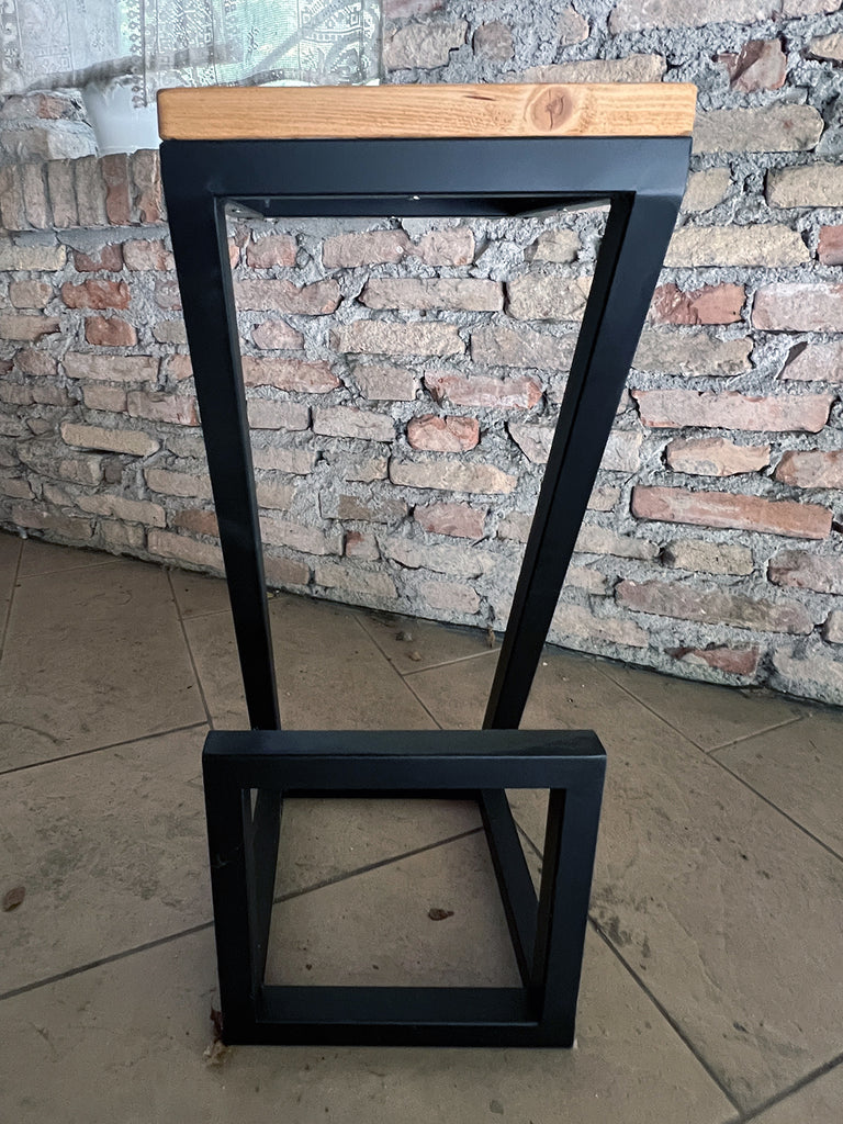 Sgabelli alti Z-01 / Z-02 | Design a “Z” INDUSTRIAL in legno massello e metallo – H.75 cm PERSONALIZZABILI