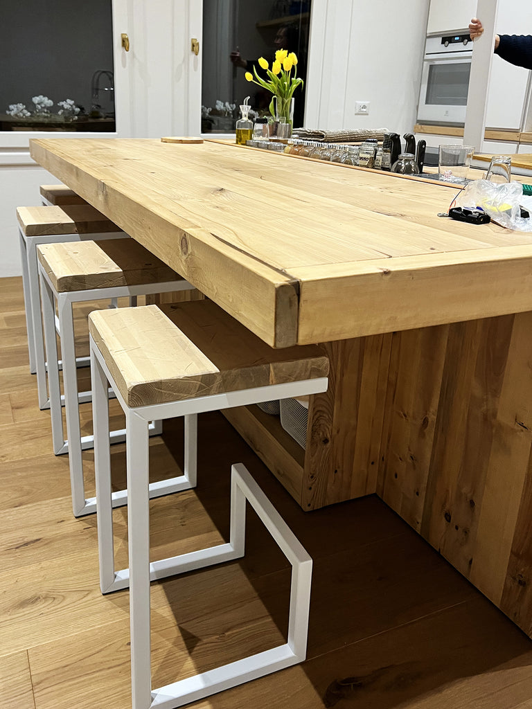 Hoher Hocker H. 60/70 cm Freischwinger-Design im INDUSTRIE-Stil Massivholz / Metallrohrrahmen ANPASSBAR
