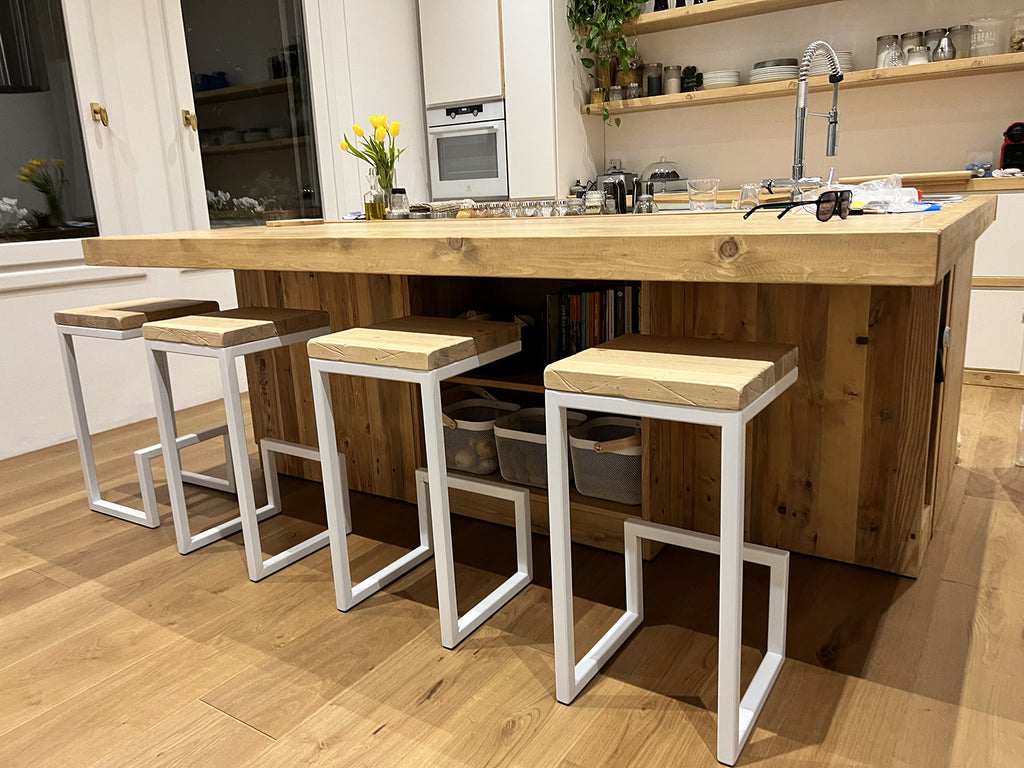 Hoher Hocker H. 60/70 cm Freischwinger-Design im INDUSTRIE-Stil Massivholz / Metallrohrrahmen ANPASSBAR