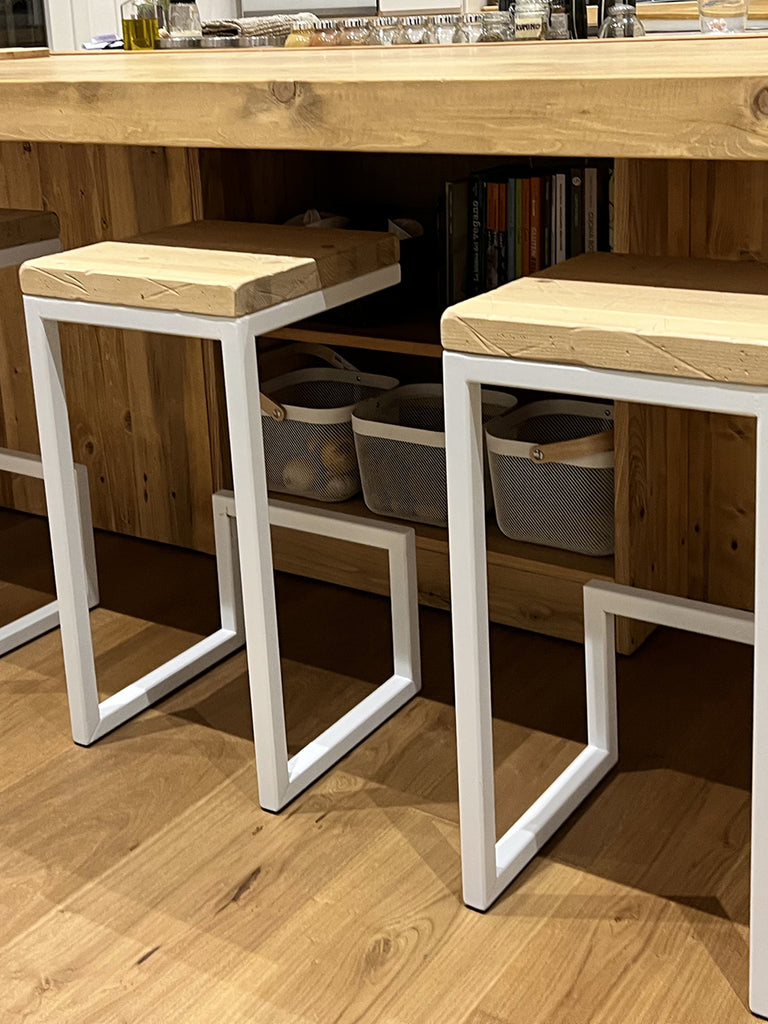 Hoher Hocker H. 60/70 cm Freischwinger-Design im INDUSTRIE-Stil Massivholz / Metallrohrrahmen ANPASSBAR