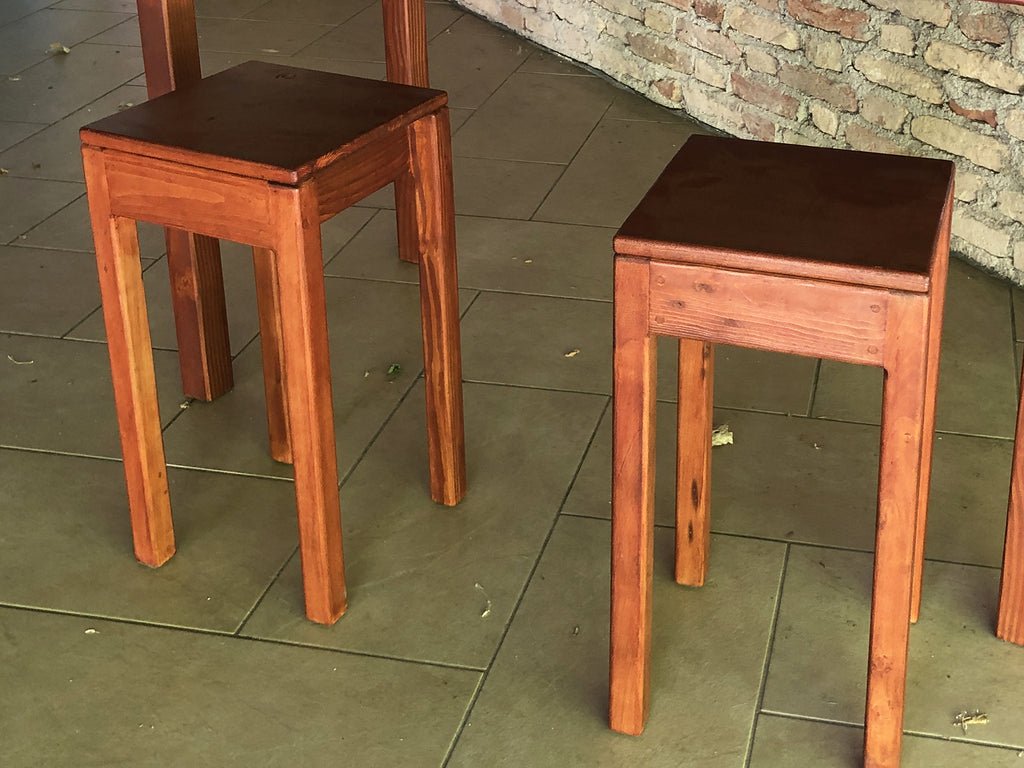 Niedriger/hoher Hocker H. 50/65 cm COUNTRY/RUSTIC Stil aus Massivholz Quadratisches Design ANPASSBAR