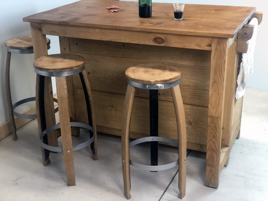 Hoher Hocker H. 50/60/70 cm mit Latten aus recycelten Eichenweinfässern im Industriestil in verschiedenen Ausführungen