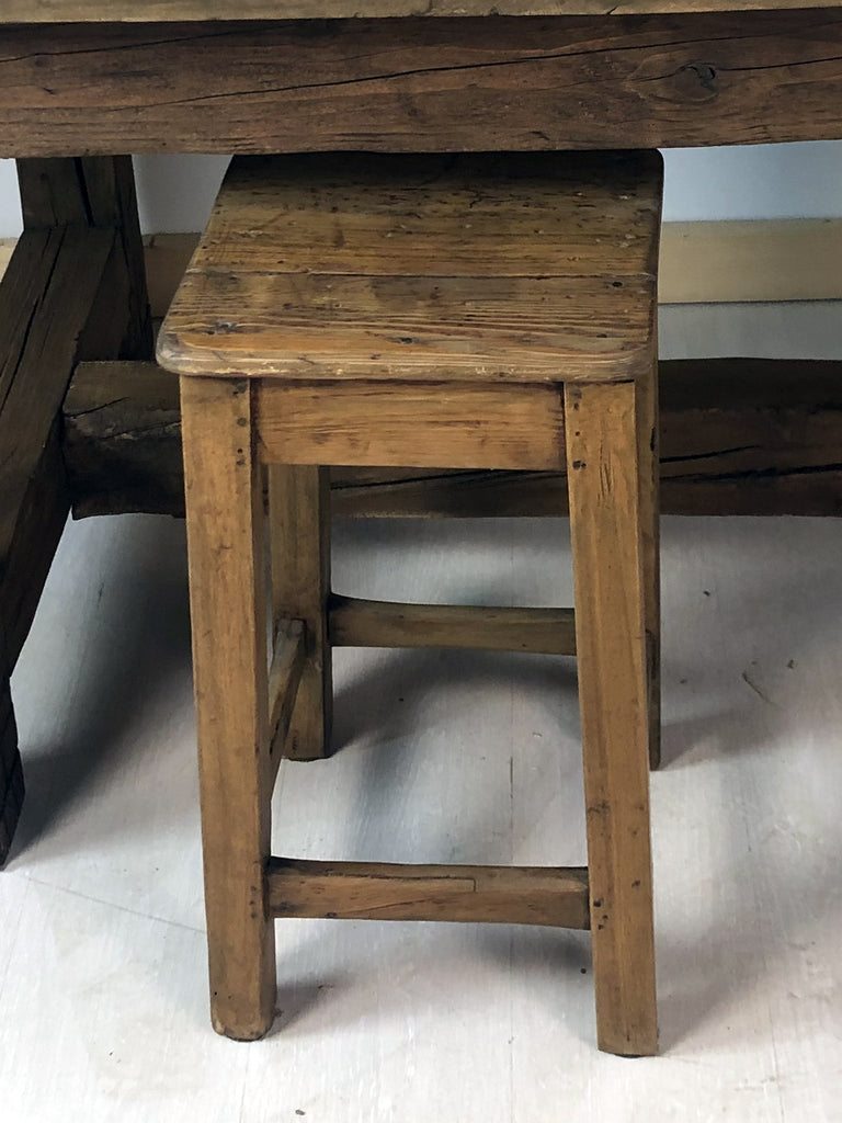 Niedriger Hocker H. 45/55 cm RUSTIKALER / VESSED / ANTIKER Stil aus Massivholz ANPASSBAR (Kopie)