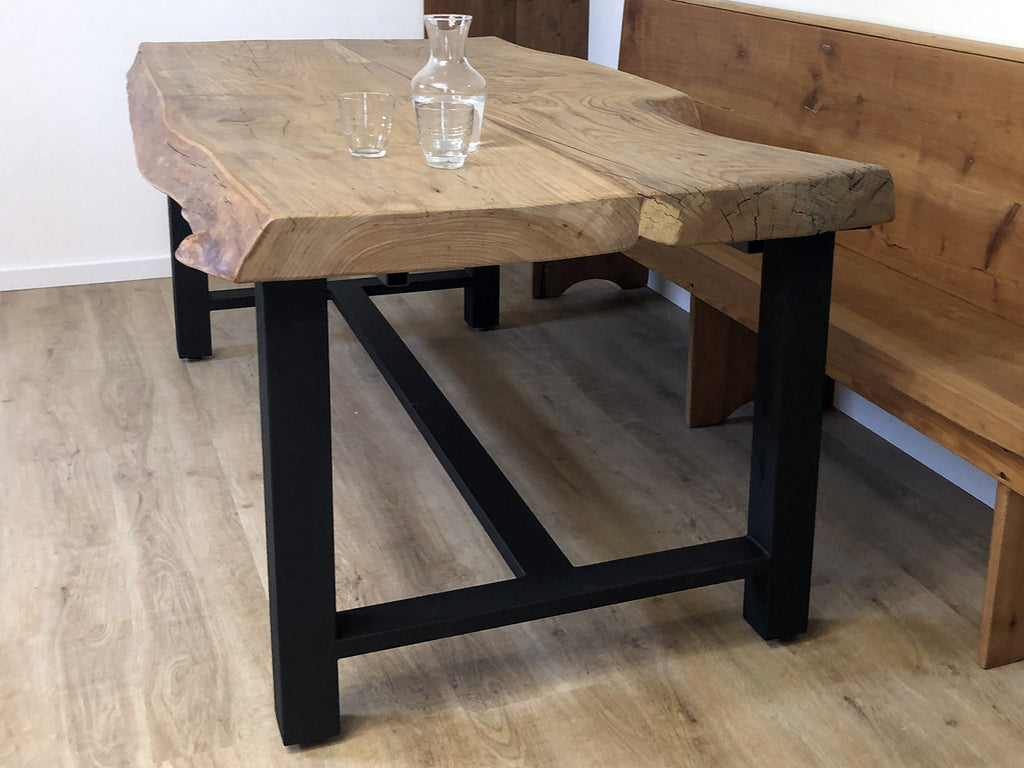 Tavolo stile INDUSTRIAL COUNTRY con piano in abete scortecciato da 7 cm e struttura in ferro Misure 200×90×H78 cm