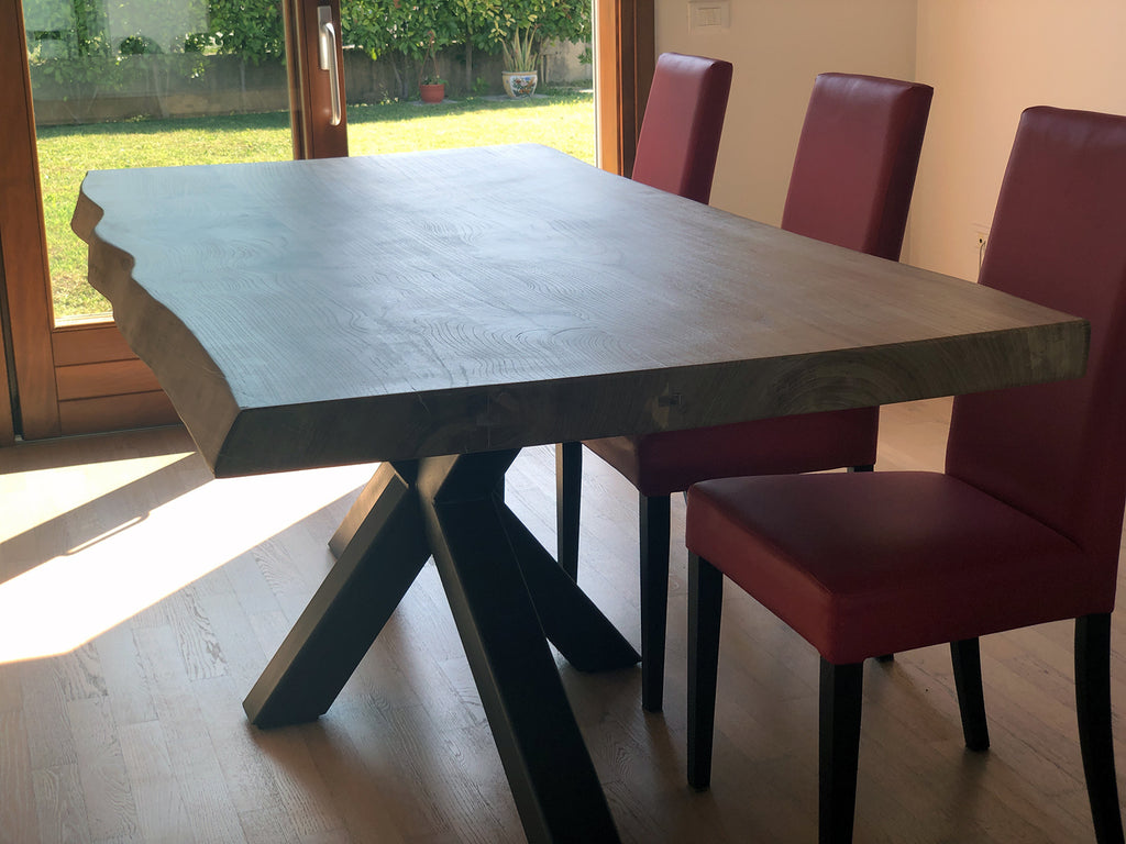 Tavolo stile INDUSTRIAL COUNTRY con piano in olmo scortecciato da 7 cm e struttura a stella in ferro | 200×100×H78 cm