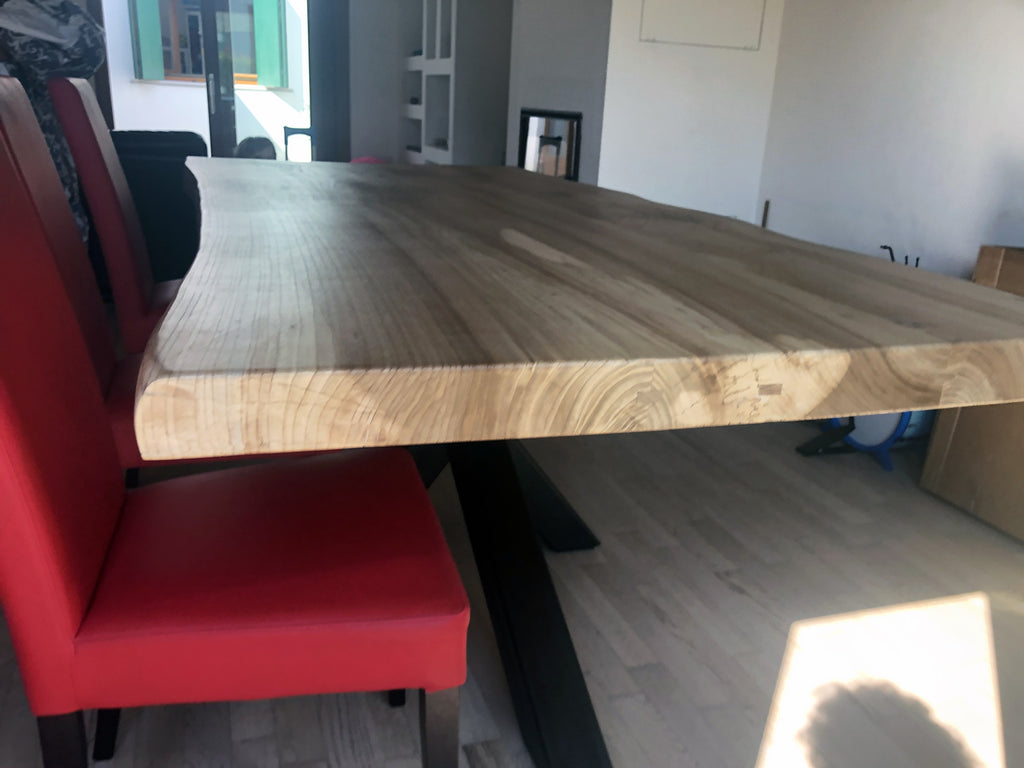 Tavolo stile INDUSTRIAL COUNTRY con piano in olmo scortecciato da 7 cm e struttura a stella in ferro | 200×100×H78 cm