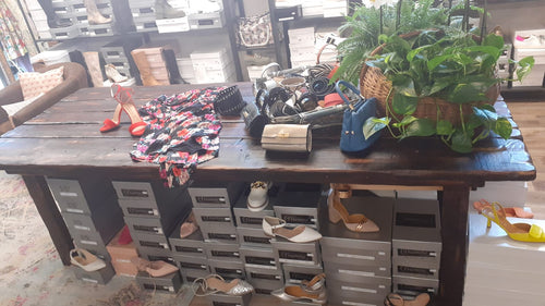 Hoher Konsolentisch für gewerbliche Aktivitäten im rustikalen Stil aus Massivholz 240 x 85 x 90 cm