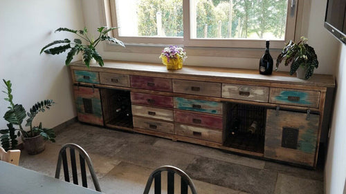 Wohnzimmer-Sideboard im Industriestil aus Massivholz mit Schubladen und Schiebetüren auf Schienen 300 x 50 x 90 cm
